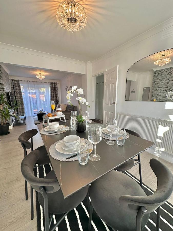Luxurious Family Home In West Midlands Northfield Extérieur photo